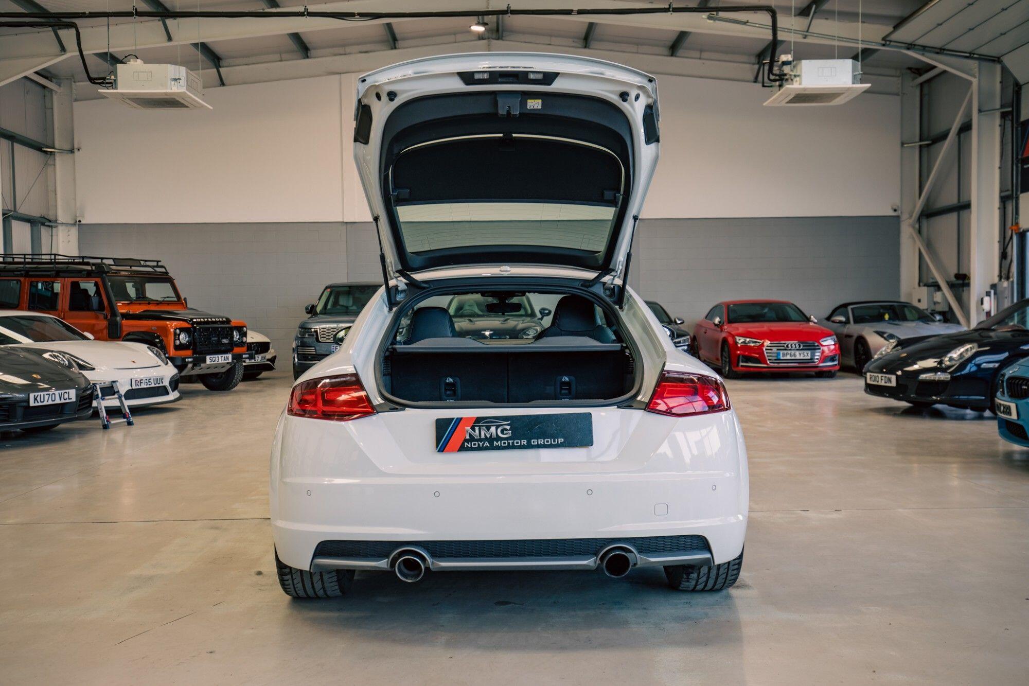 Audi TT view 30