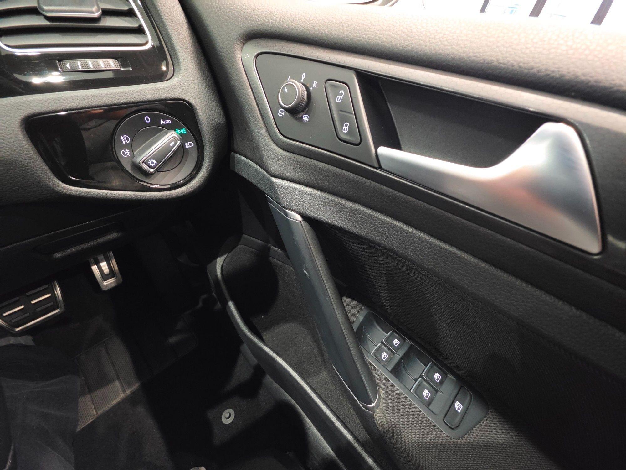Volkswagen Golf view 34