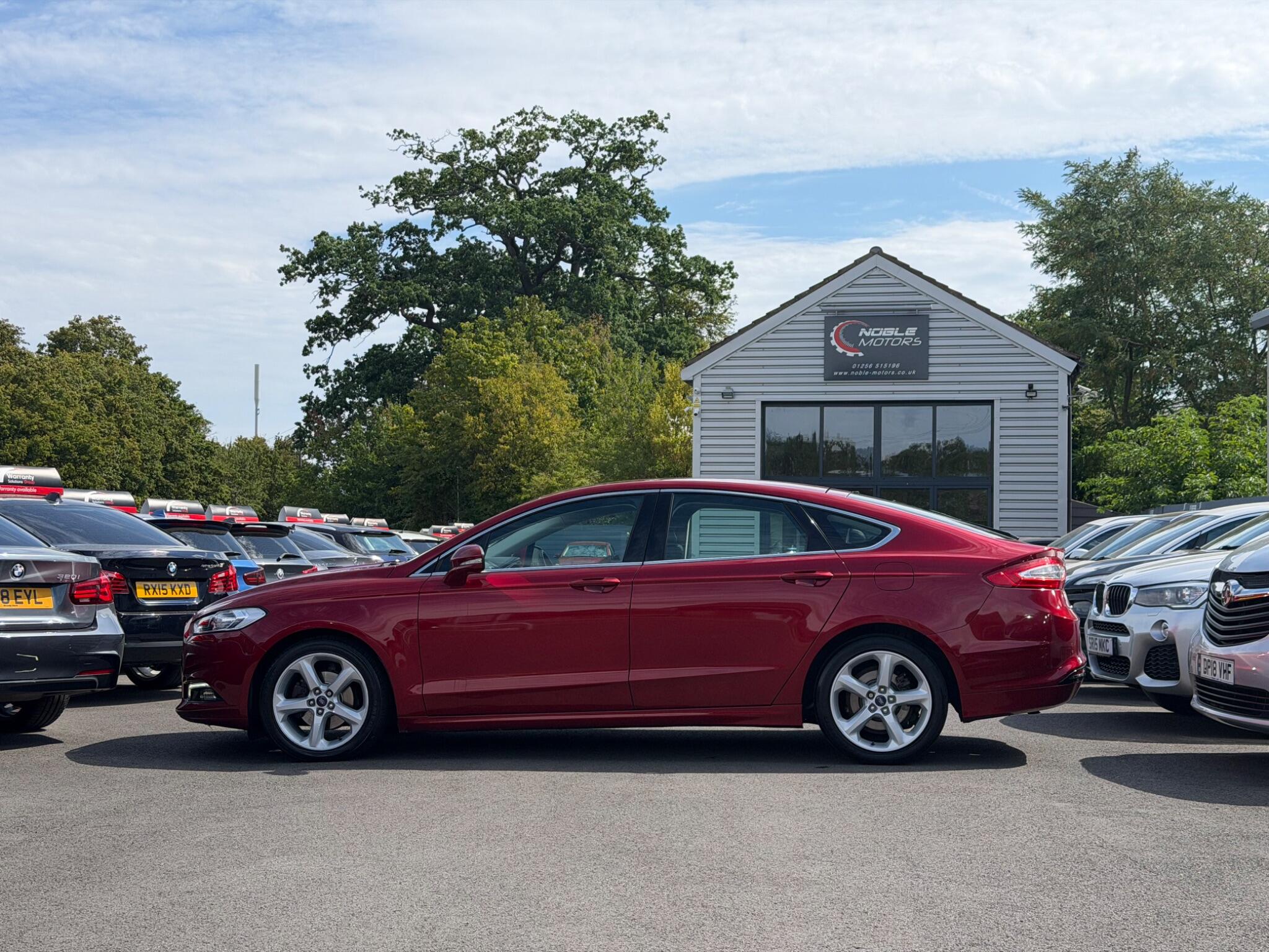 Ford Mondeo view 12