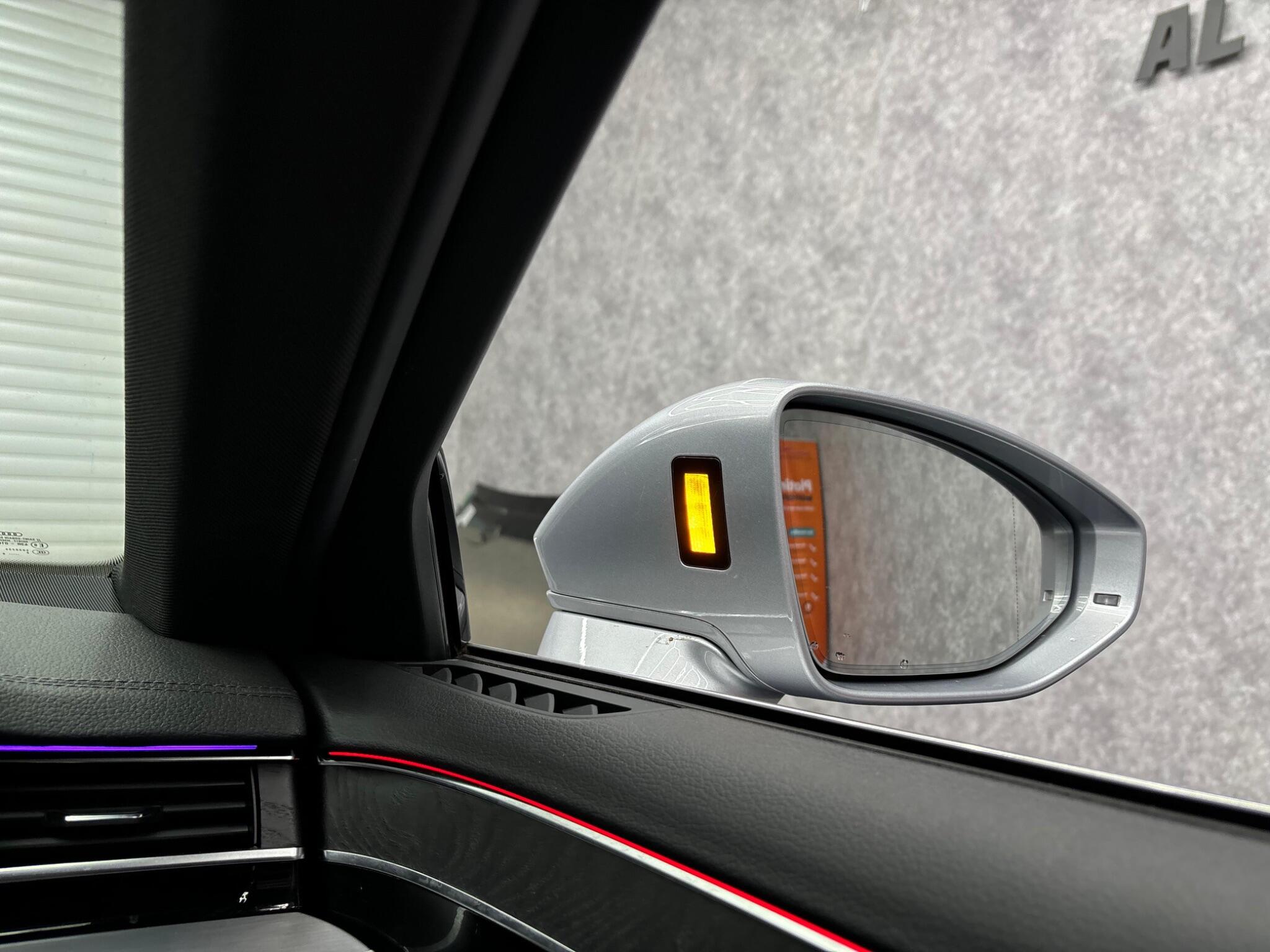 Audi A8 view 32