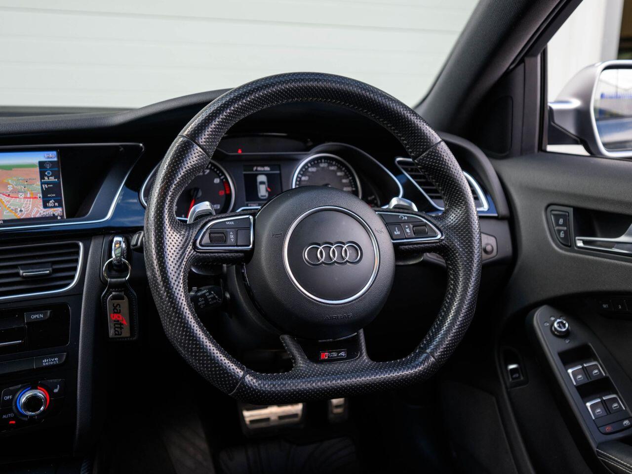 Audi RS4 view 39