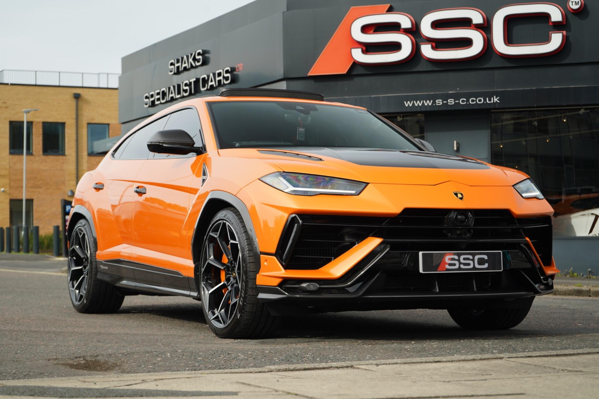 Lamborghini Urus view 6