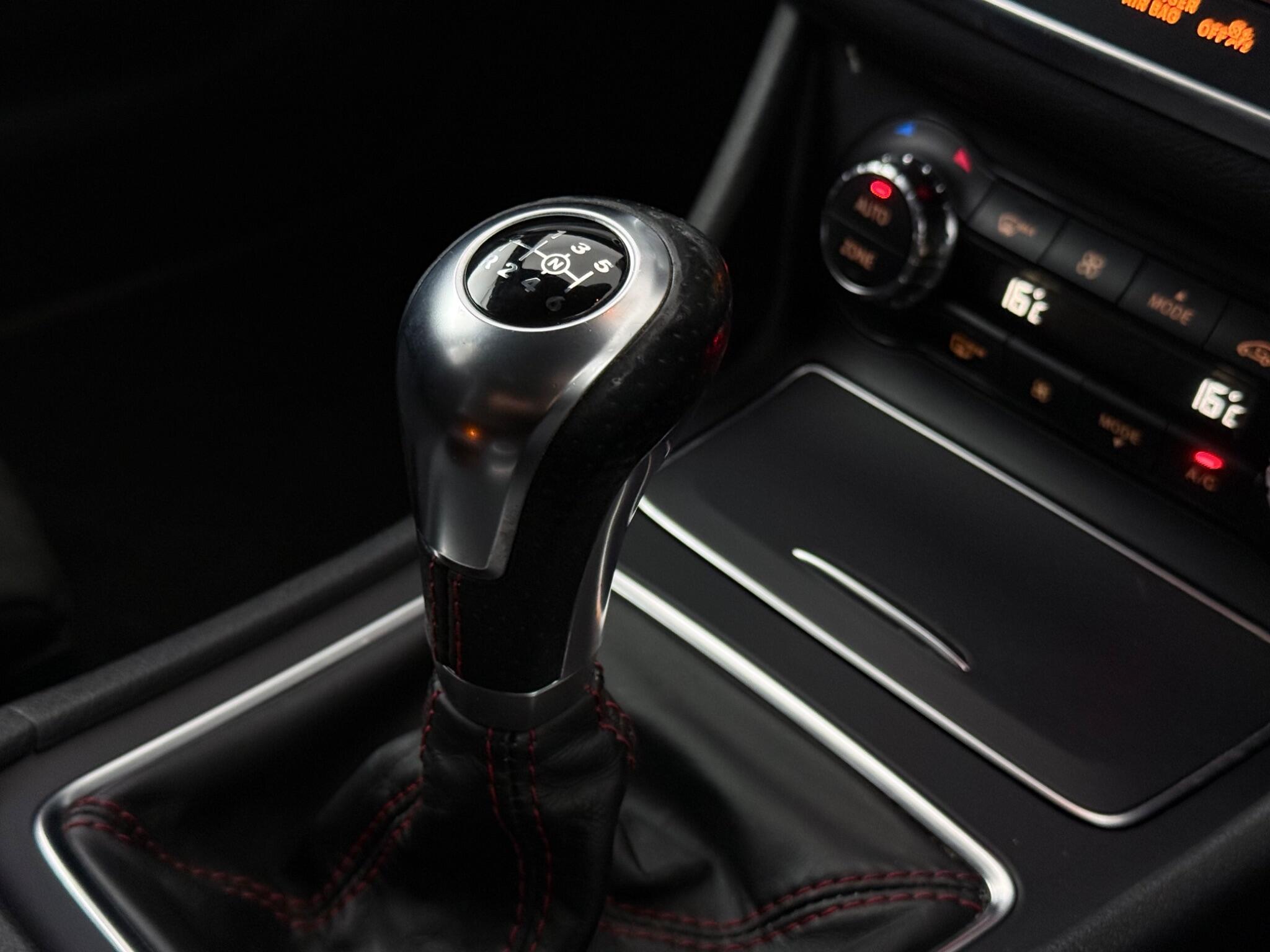 Mercedes-Benz Cla view 24