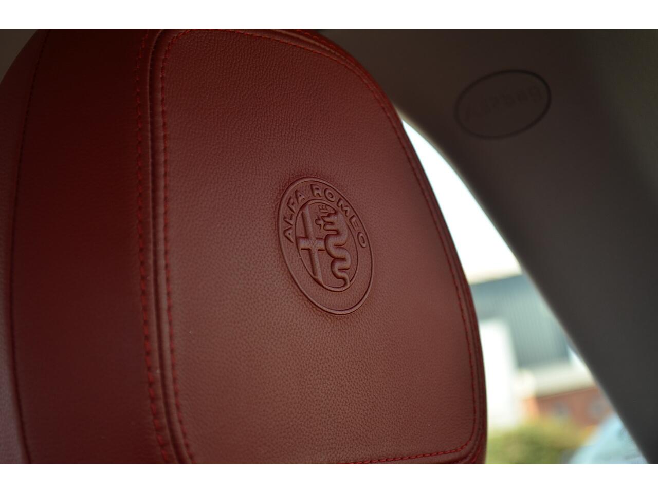 Alfa Romeo Giulia view 41