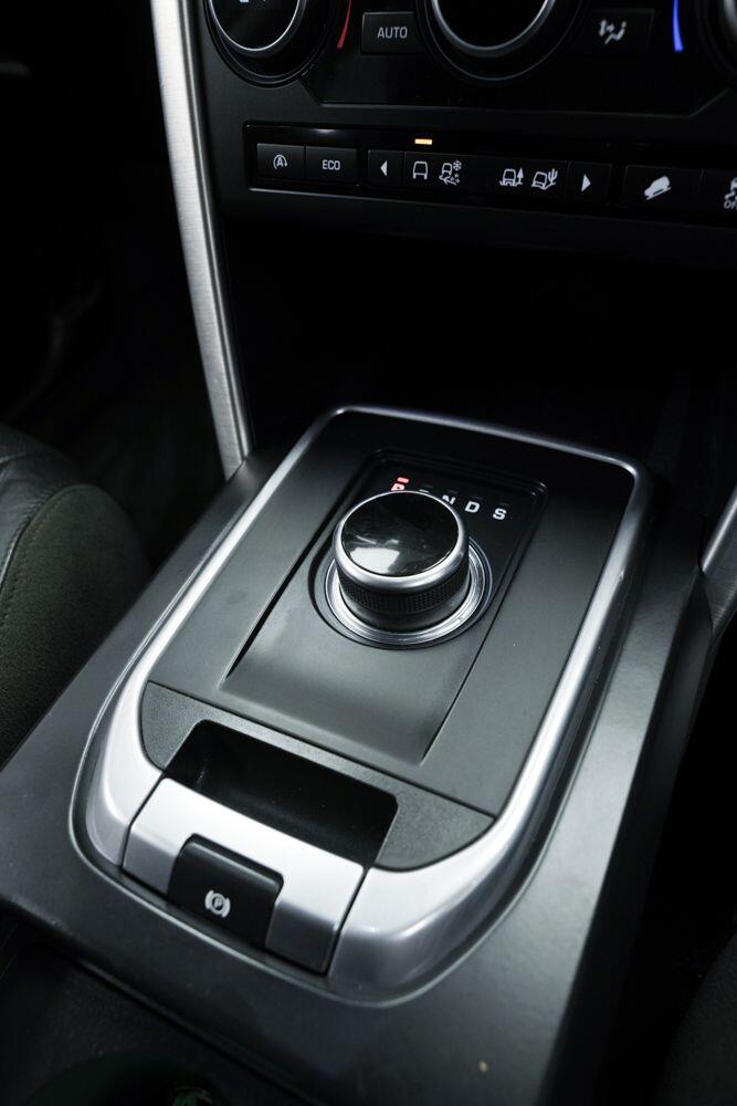 Land Rover Discovery Sport view 18