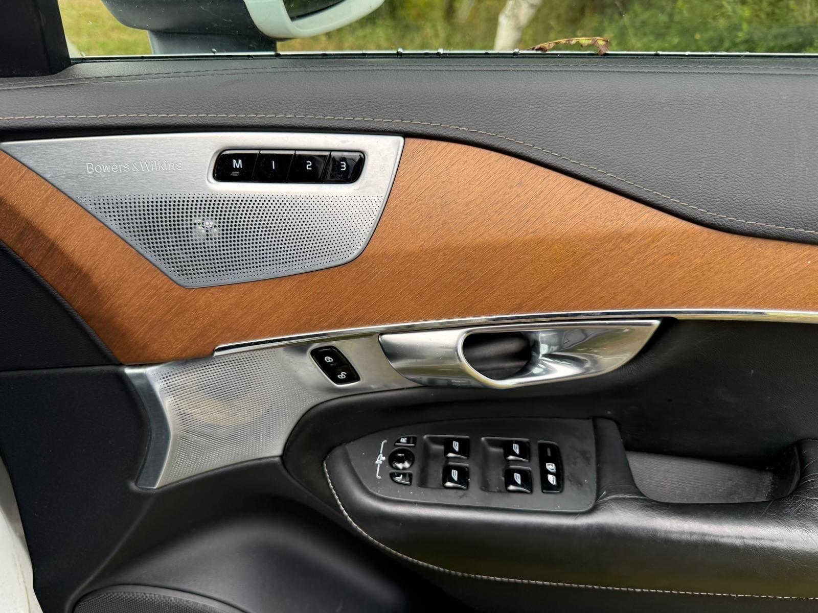 Volvo XC90 view 24