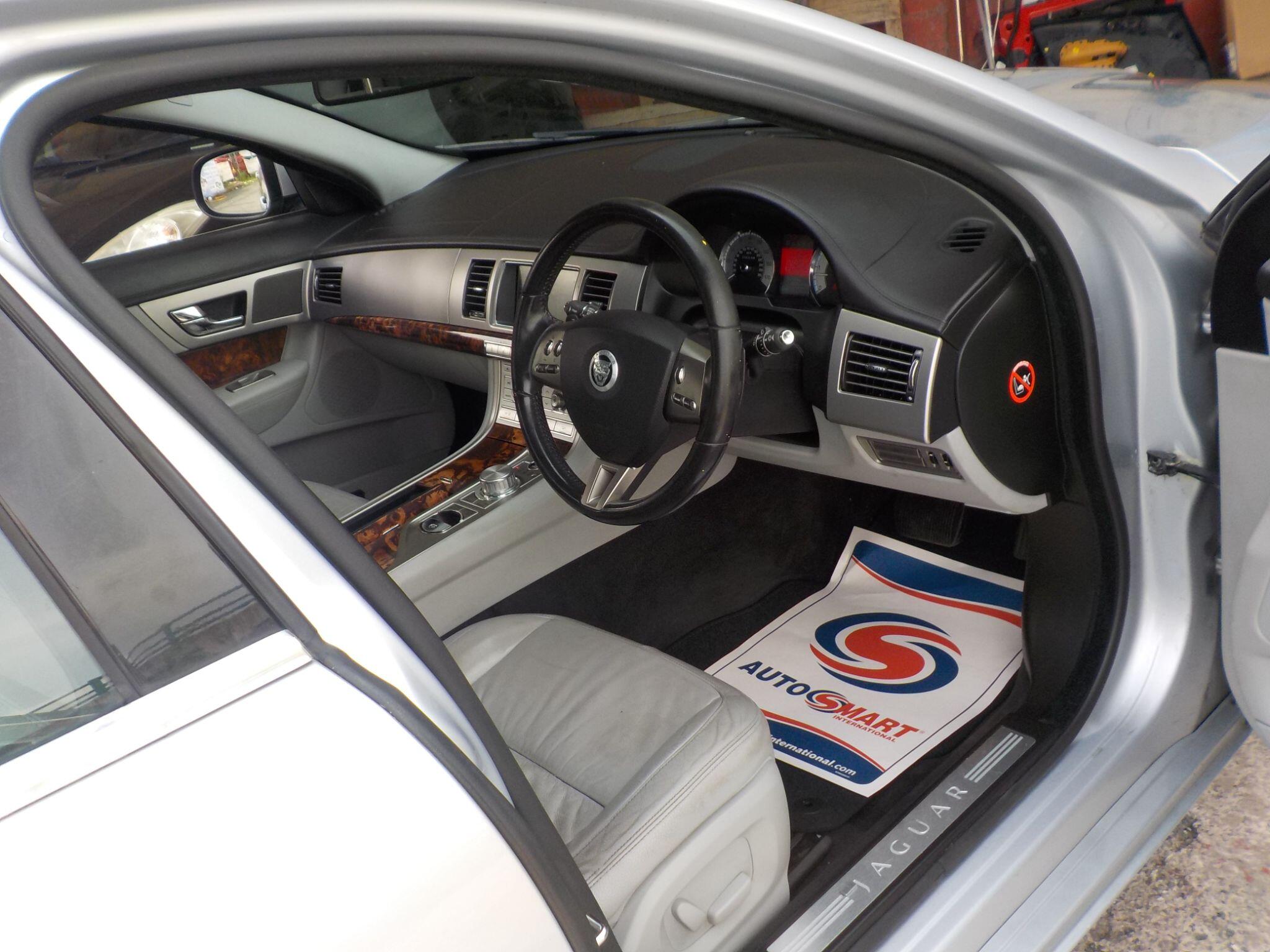 Jaguar XF 3.0d V6 Luxury Auto Euro 5 4dr