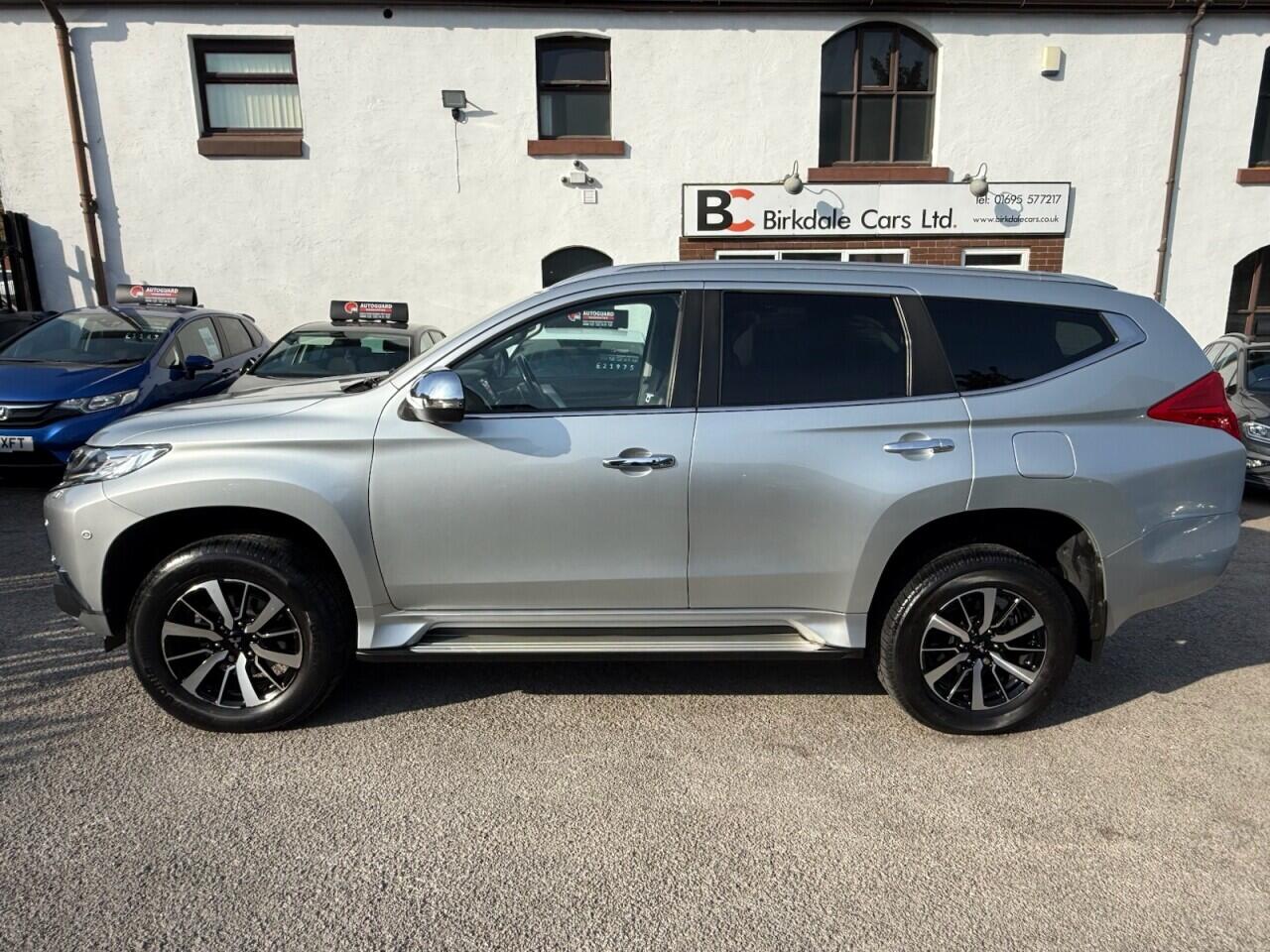 Mitsubishi Shogun Sport view 16