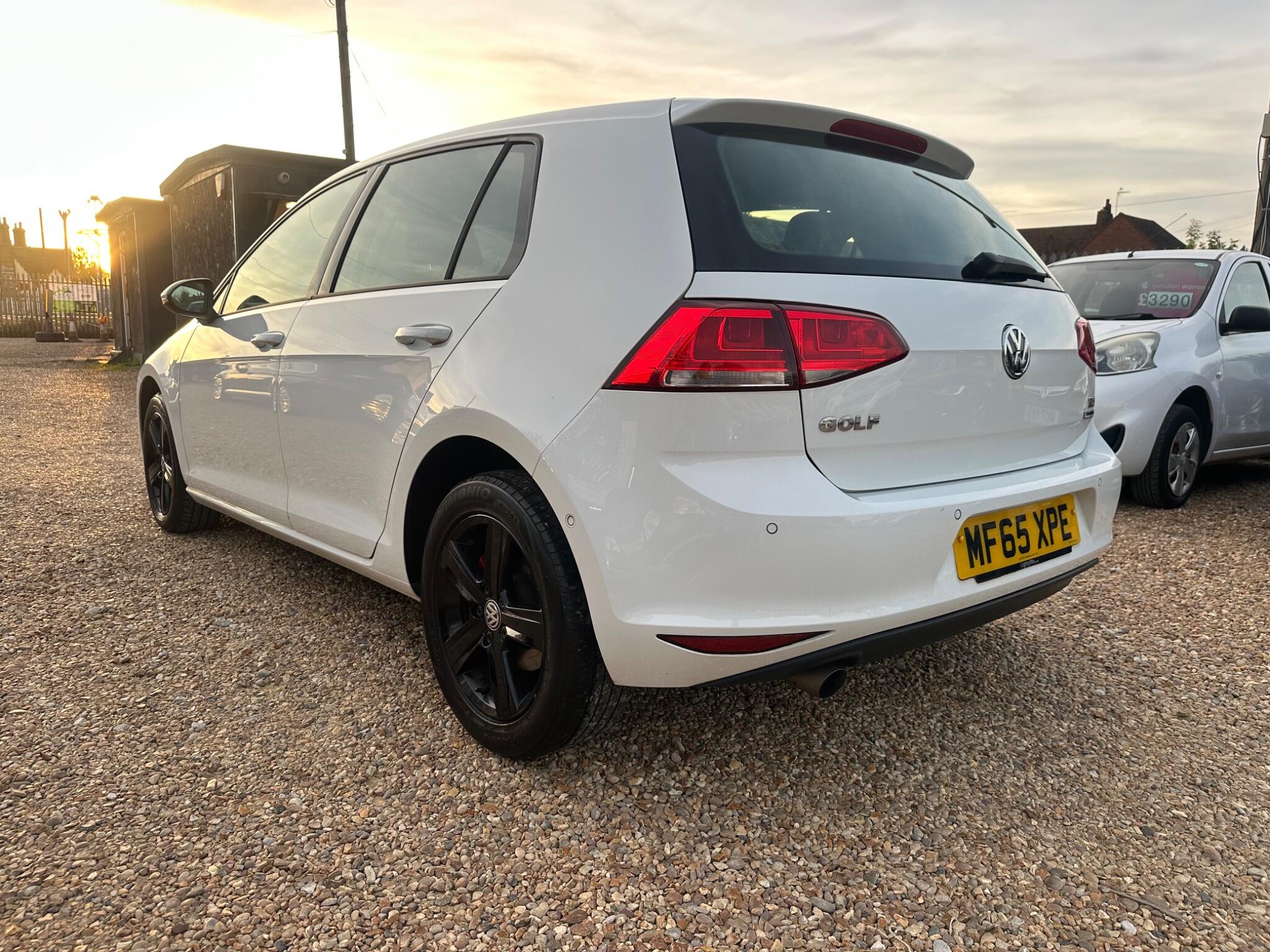 Volkswagen Golf view 4