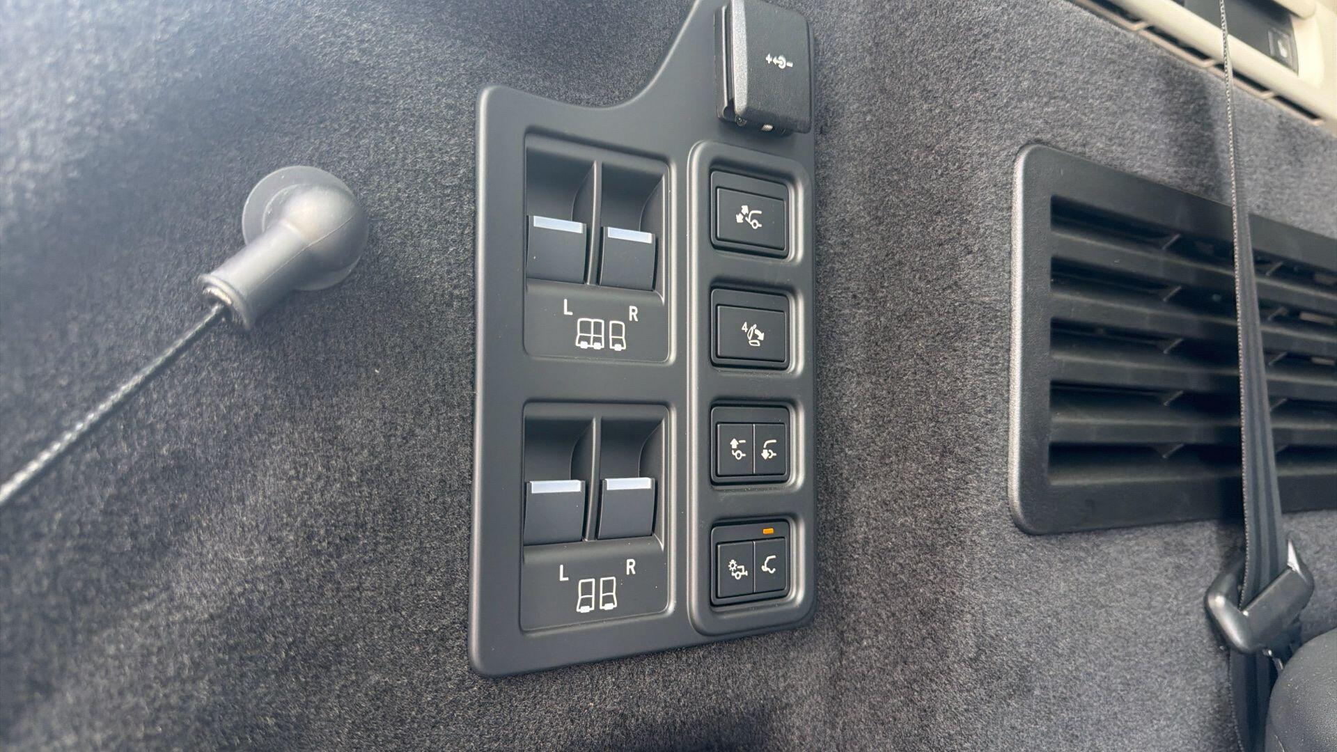 Land Rover Discovery view 17