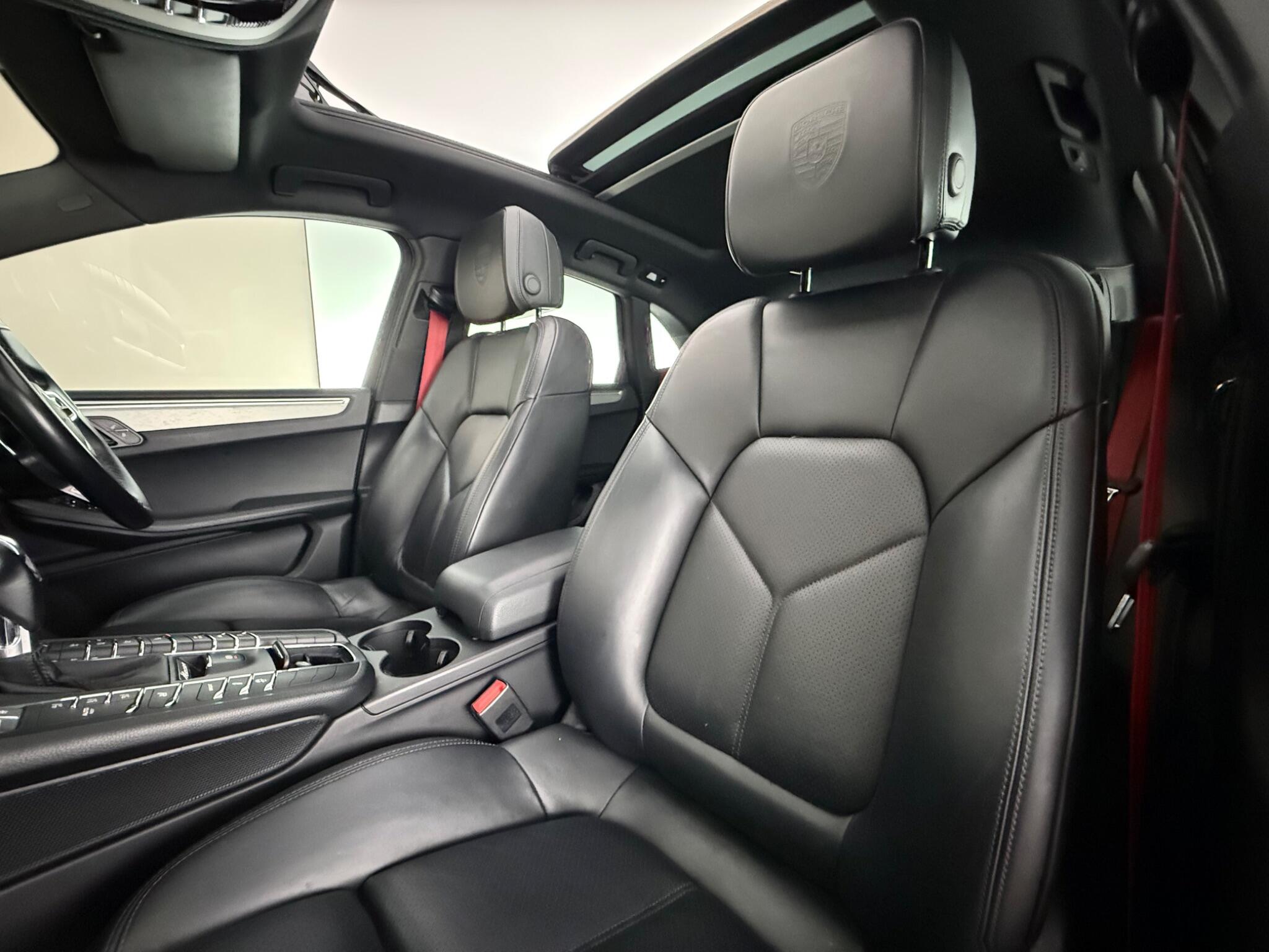 Porsche Macan view 31