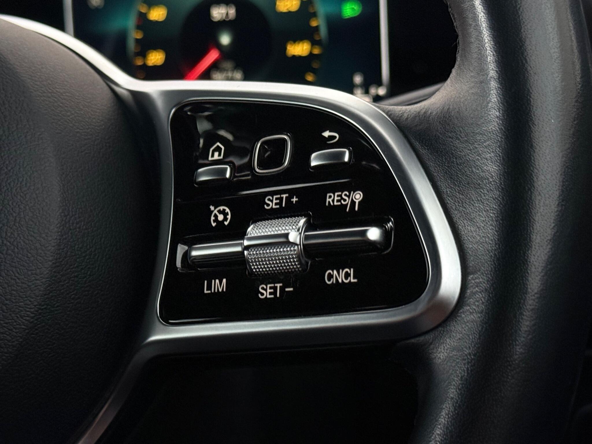 Mercedes-Benz Gla view 17