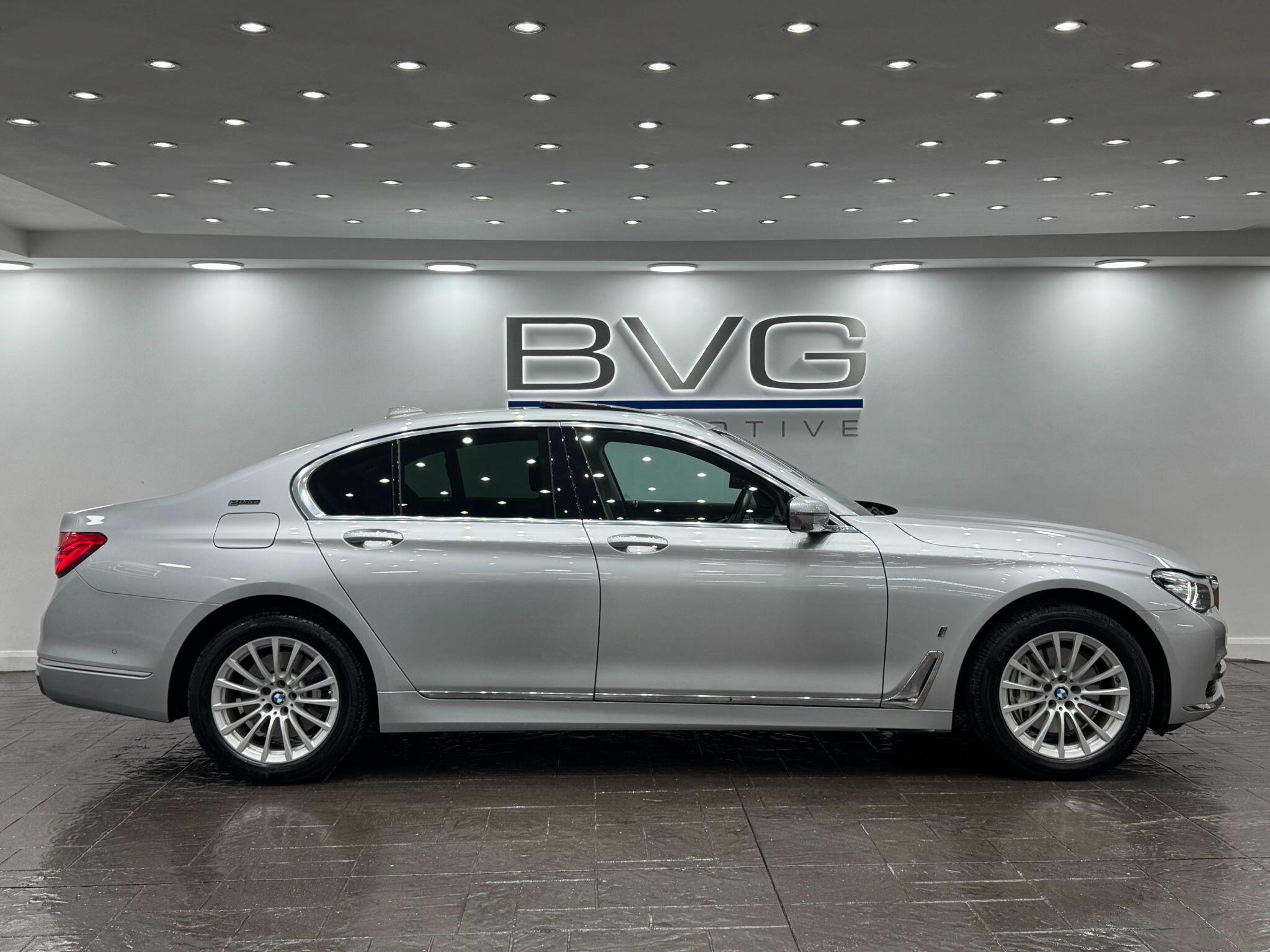BMW 7 Series view 14