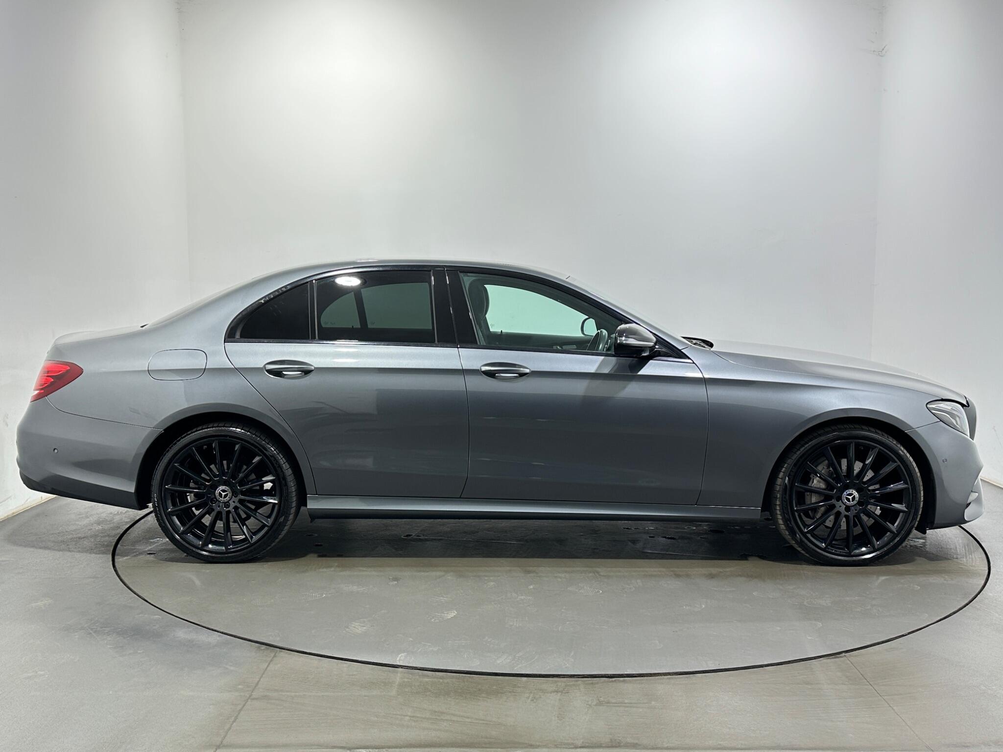 Mercedes-Benz E-Class view 9