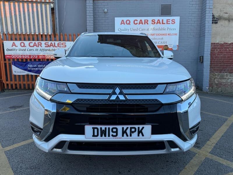 Mitsubishi Outlander view 2