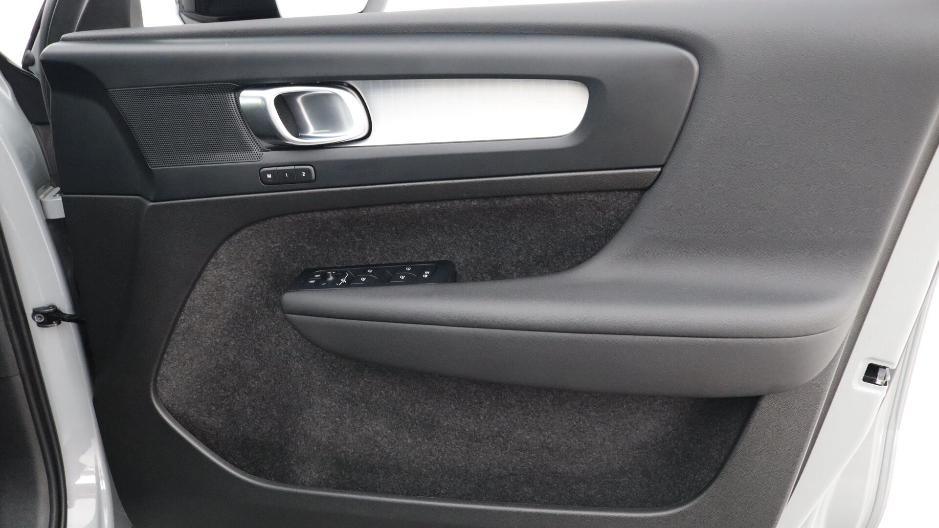 Volvo XC40 view 24