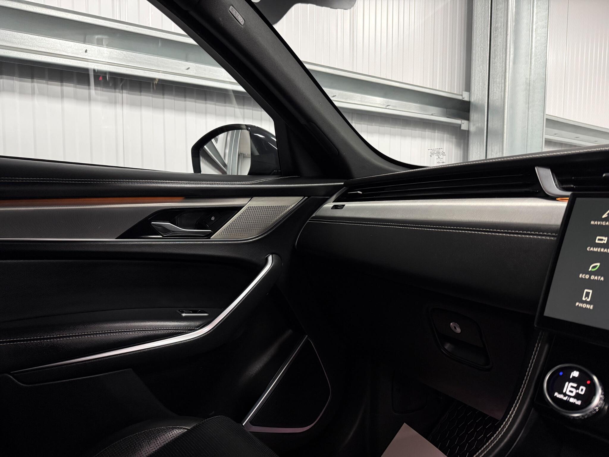 Jaguar F-Pace view 17