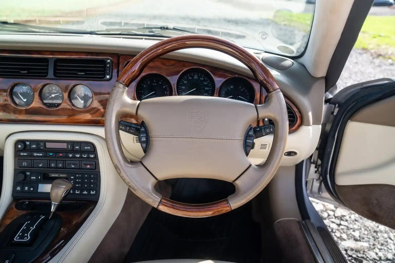 Jaguar XKR view 27