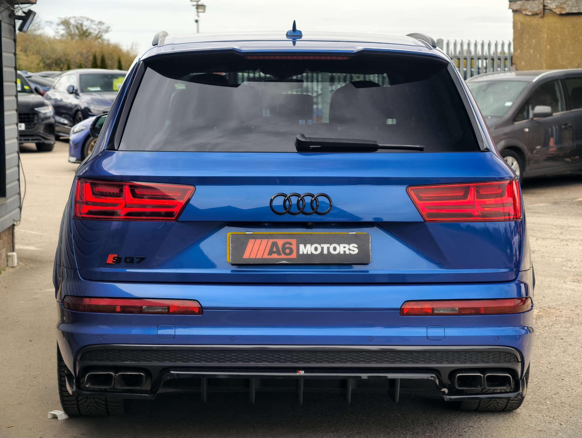 Audi SQ7 view 18