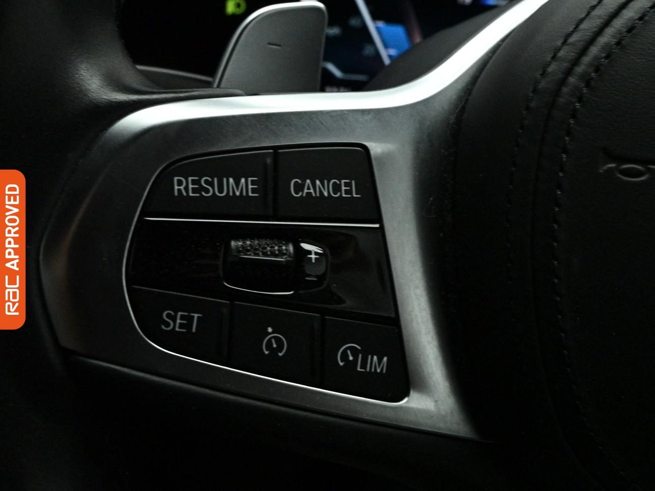 BMW 3 Series view 24