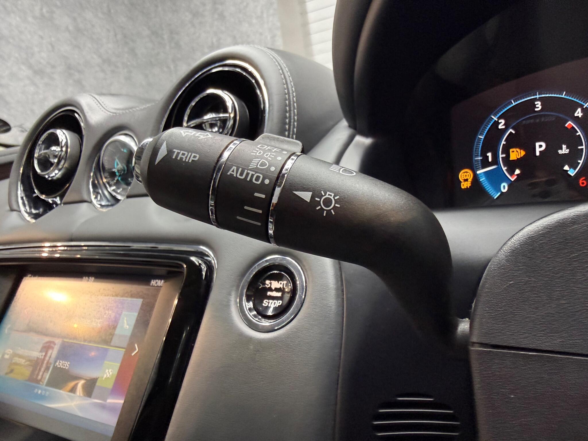Jaguar XJ view 29