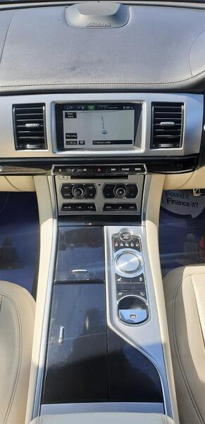 2014 Jaguar XF image 24