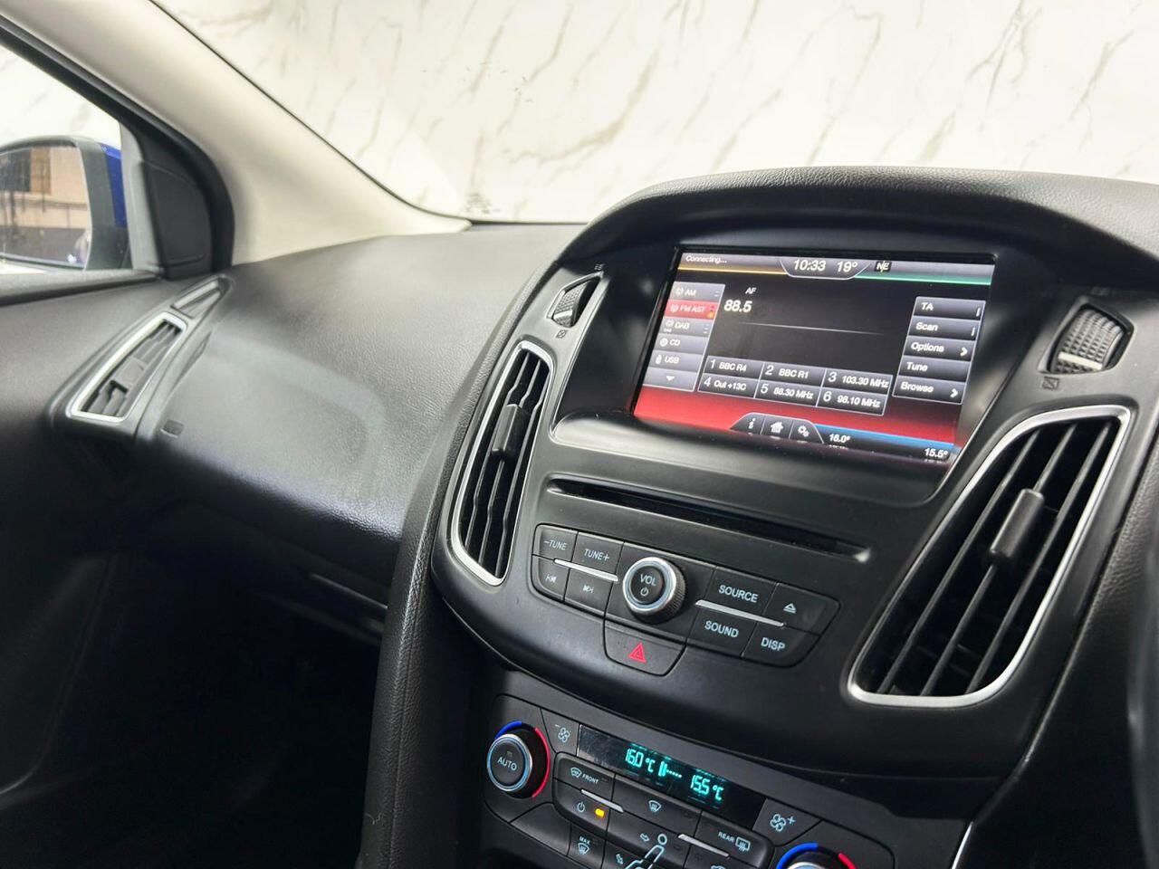 Ford Focus view 15