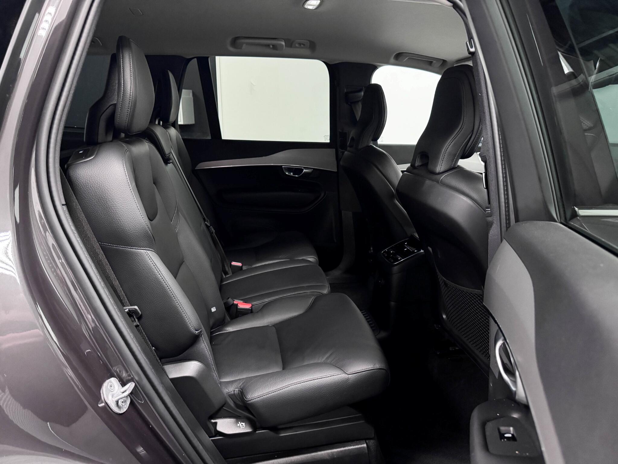 Volvo XC90 view 31