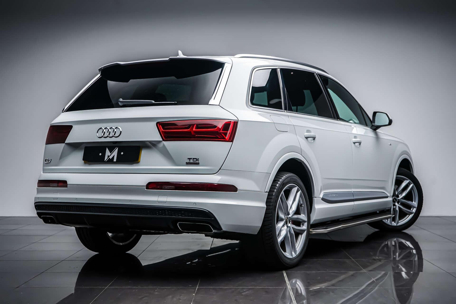 Audi Q7 view 14