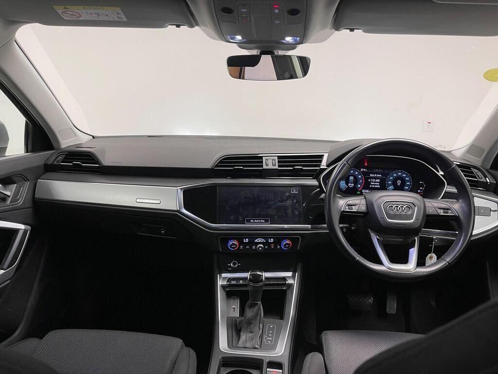 Audi Q3 view 8