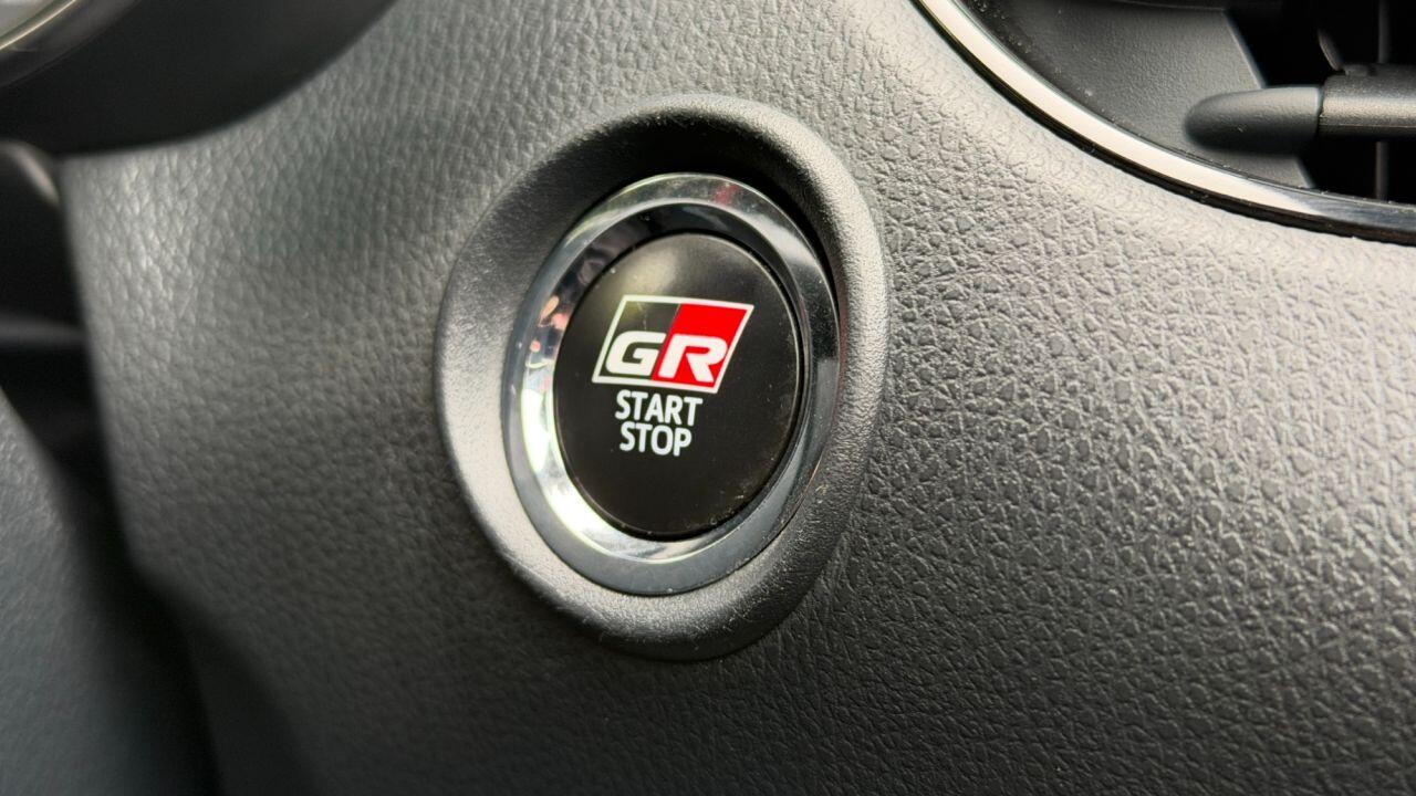 Toyota C-HR view 29
