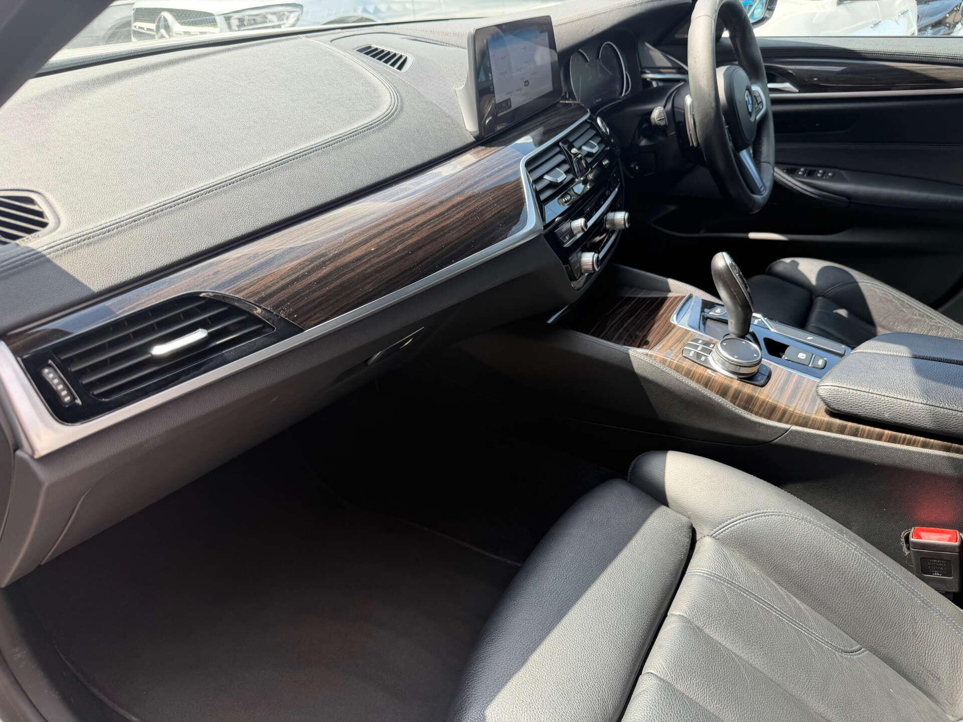 BMW 5 Series view 16