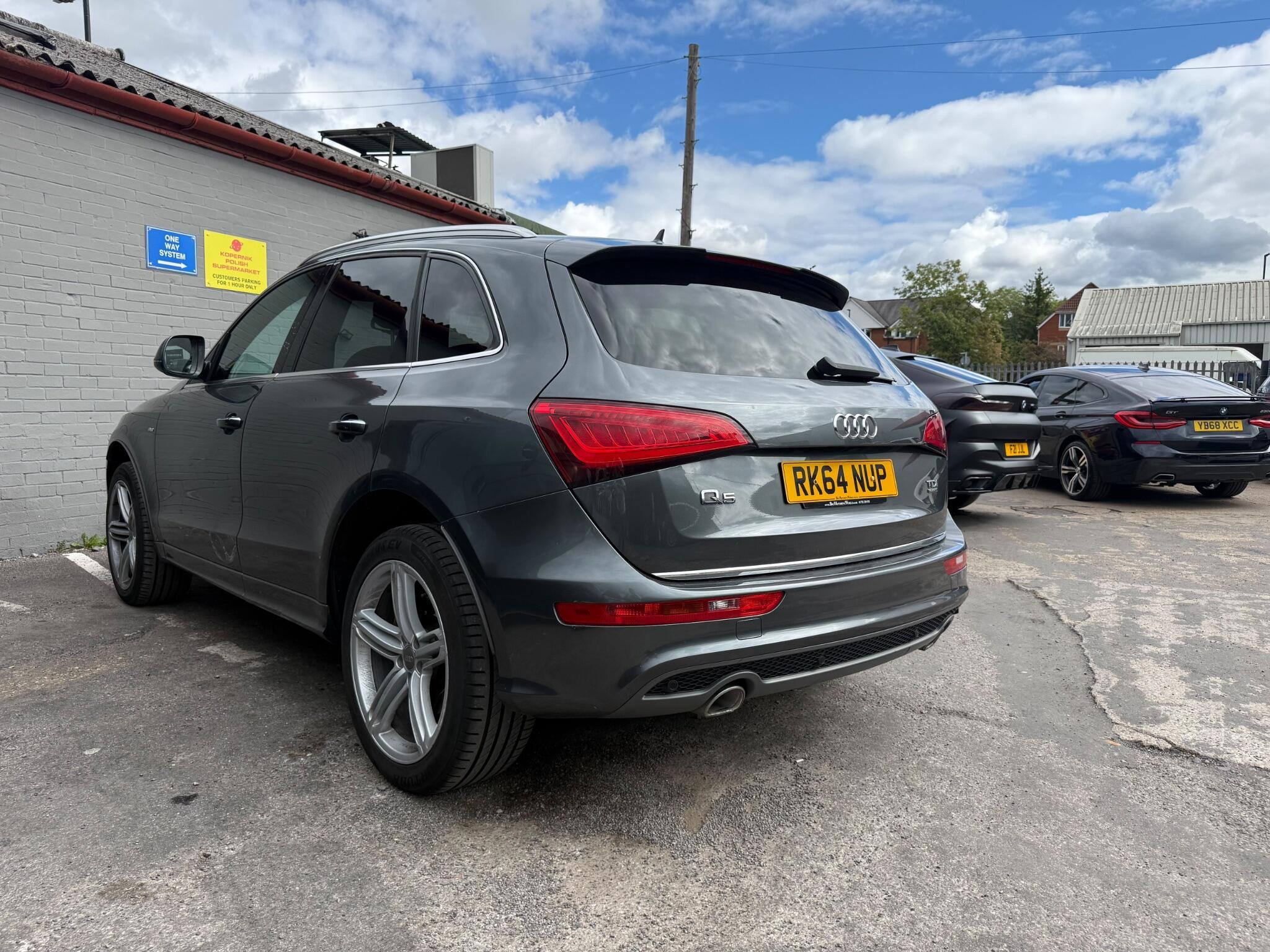 Audi Q5 view 6