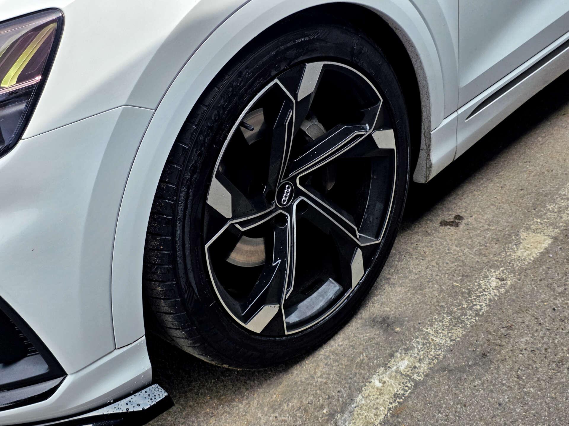 Audi Q8 view 17
