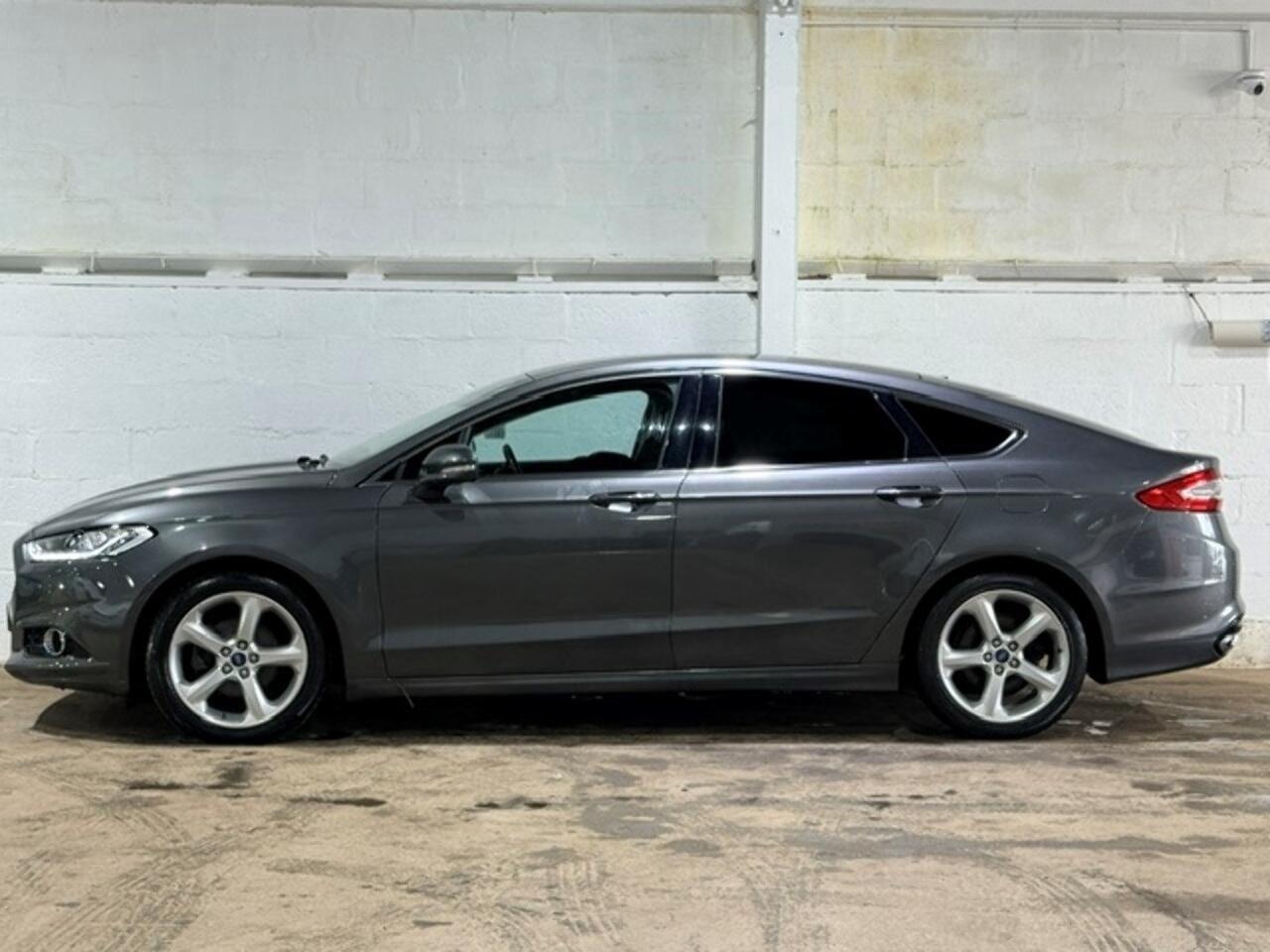 Ford Mondeo view 34