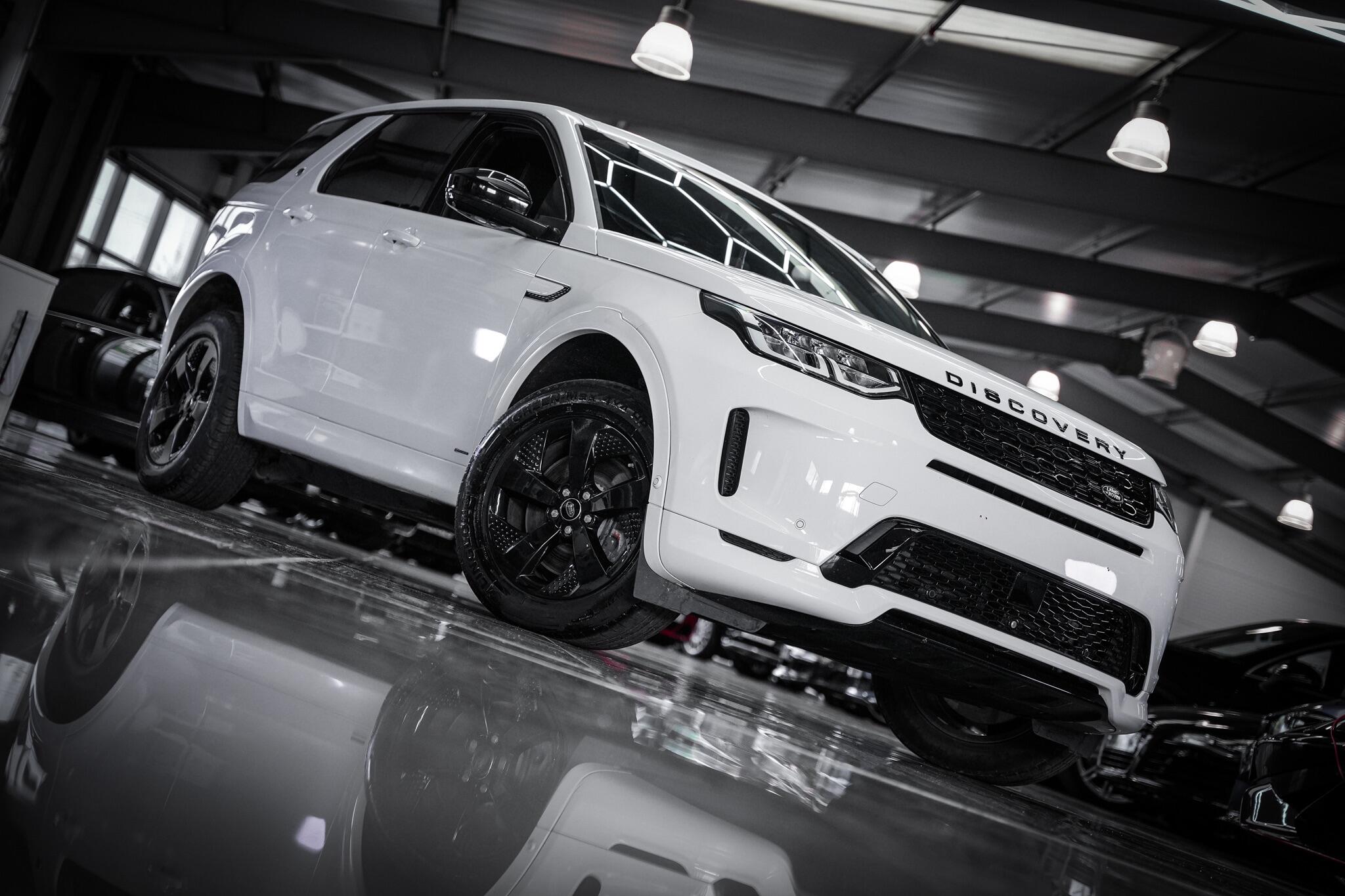 Land Rover Discovery Sport view 8