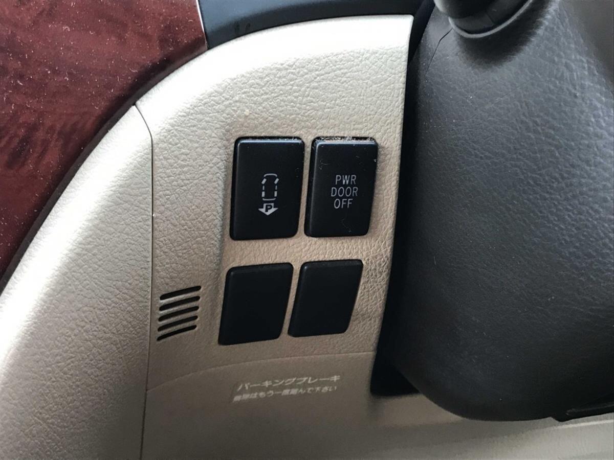 Toyota Alphard view 23
