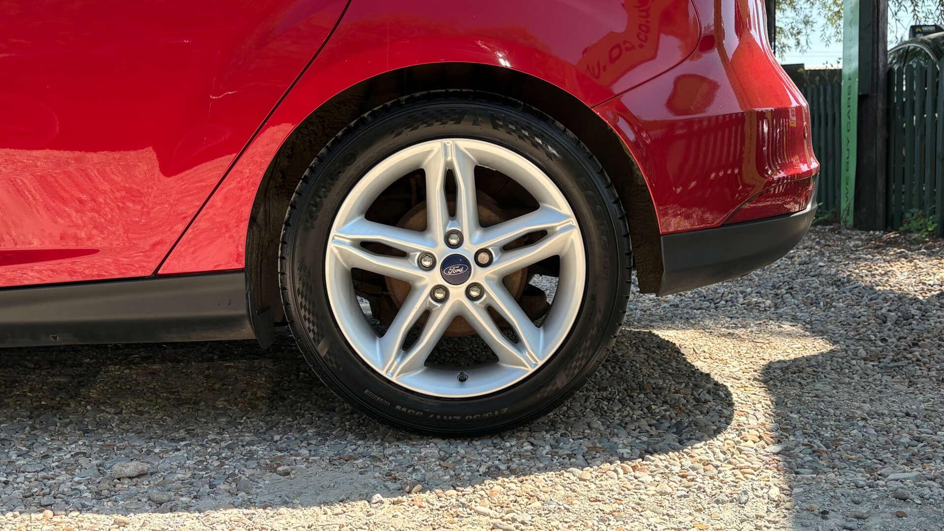 Ford Focus view 36
