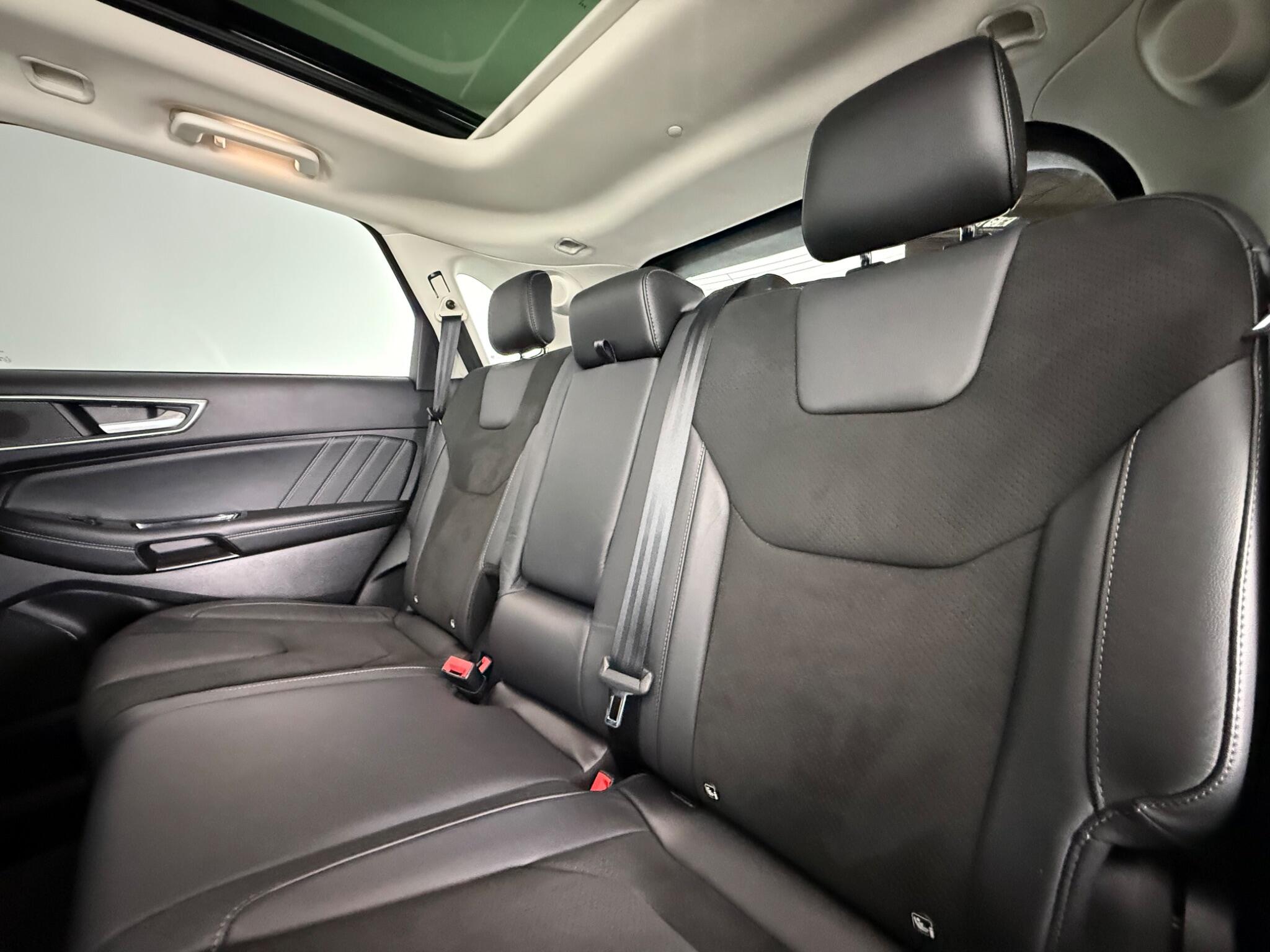 Ford Edge view 33