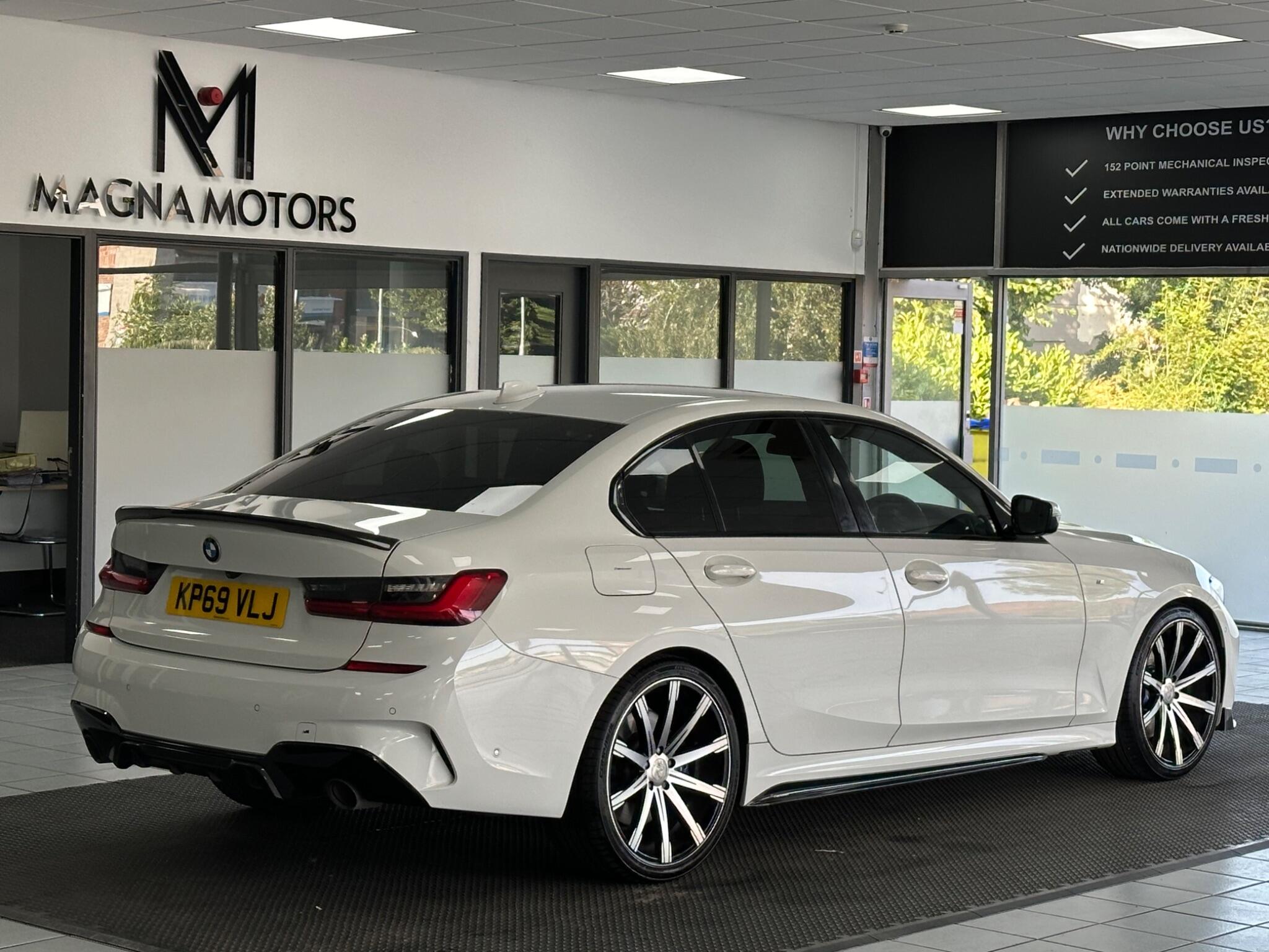 BMW 3 Series view 15