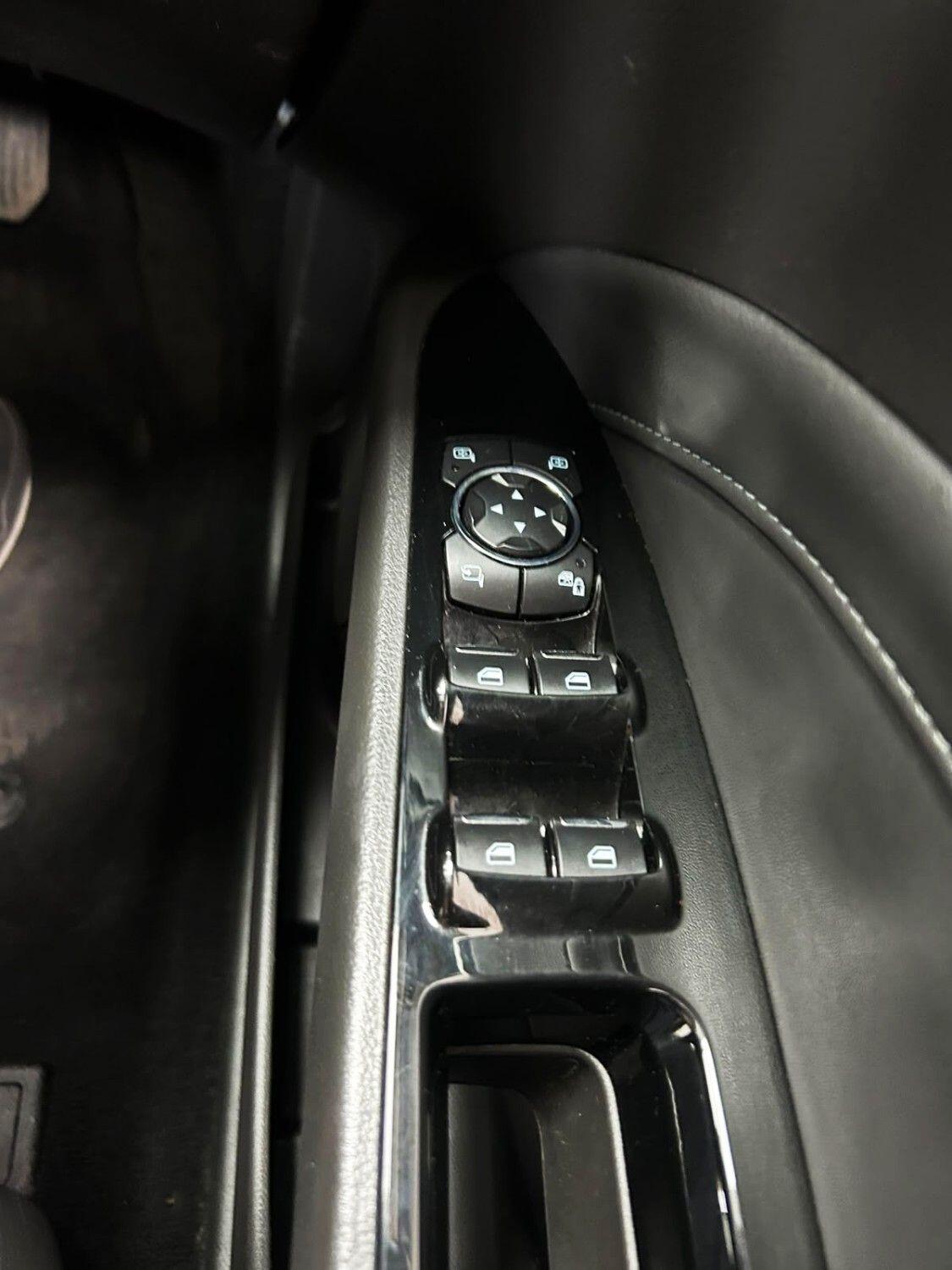 Ford Mondeo view 22
