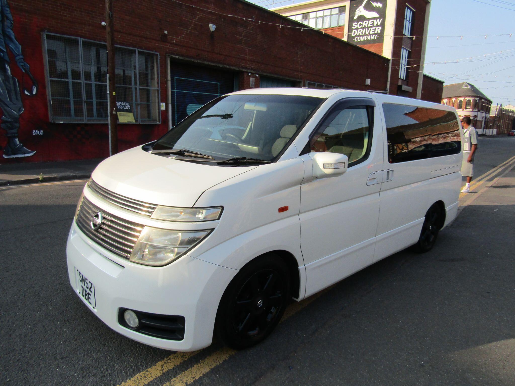 Nissan Elgrand view 8