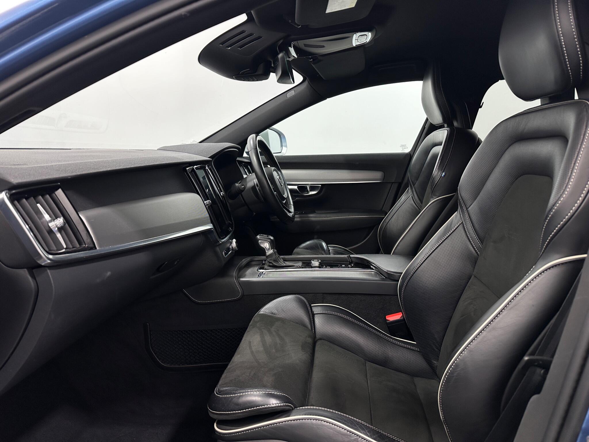 Volvo S90 view 32