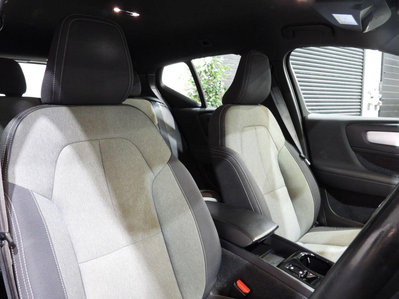 Volvo XC40 view 30