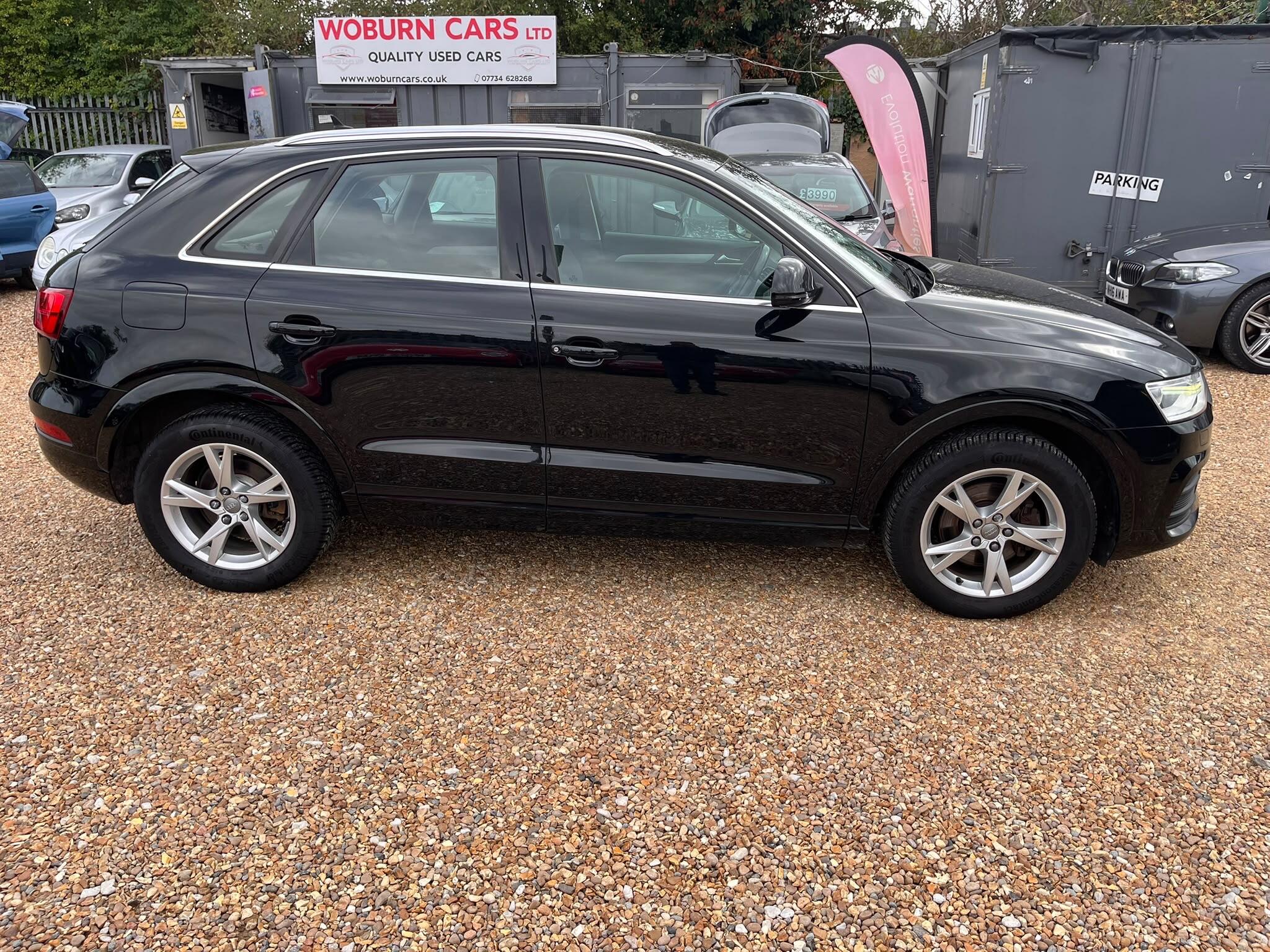 Audi Q3 view 24