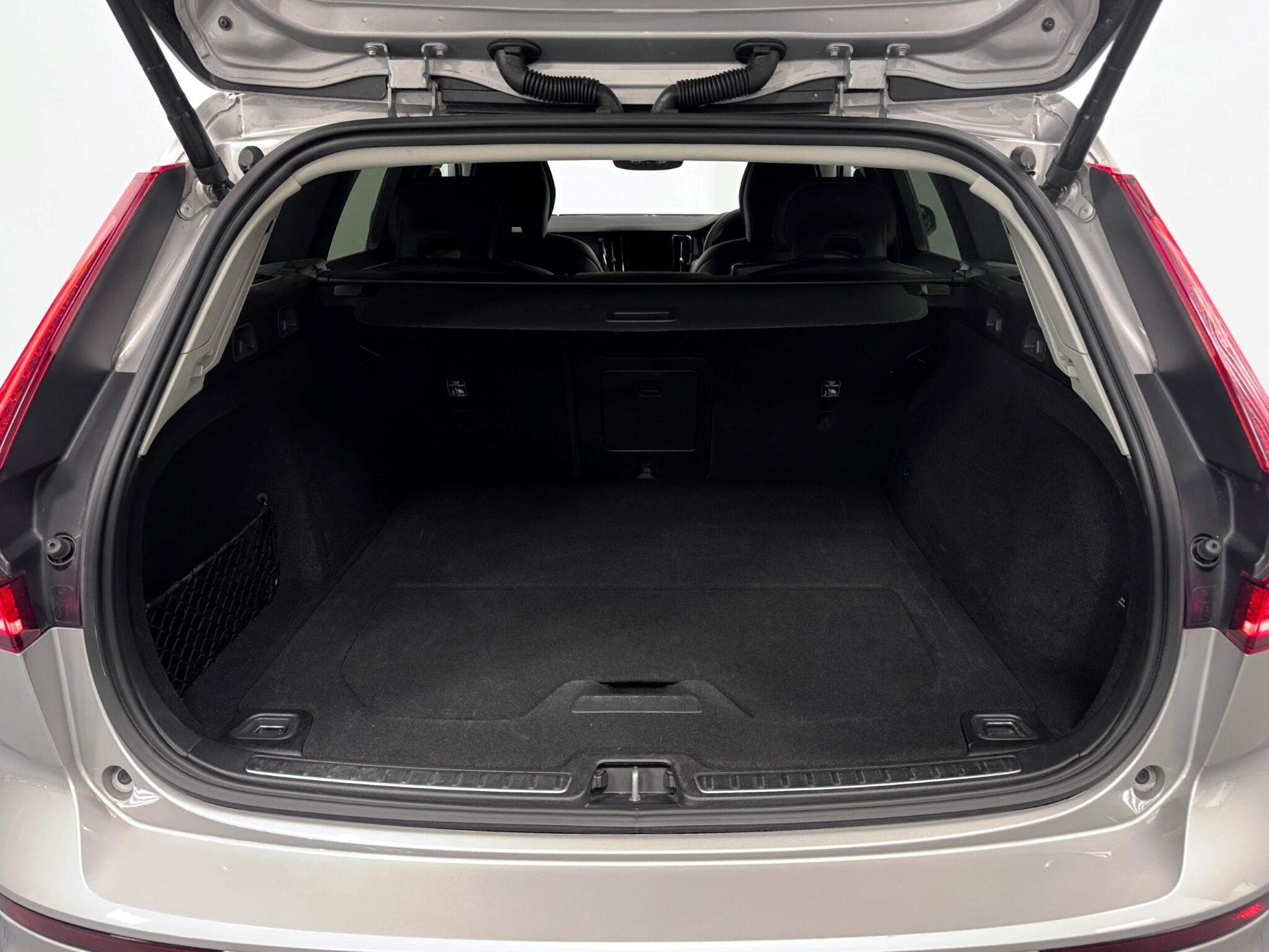 Volvo V60 Cross Country view 26