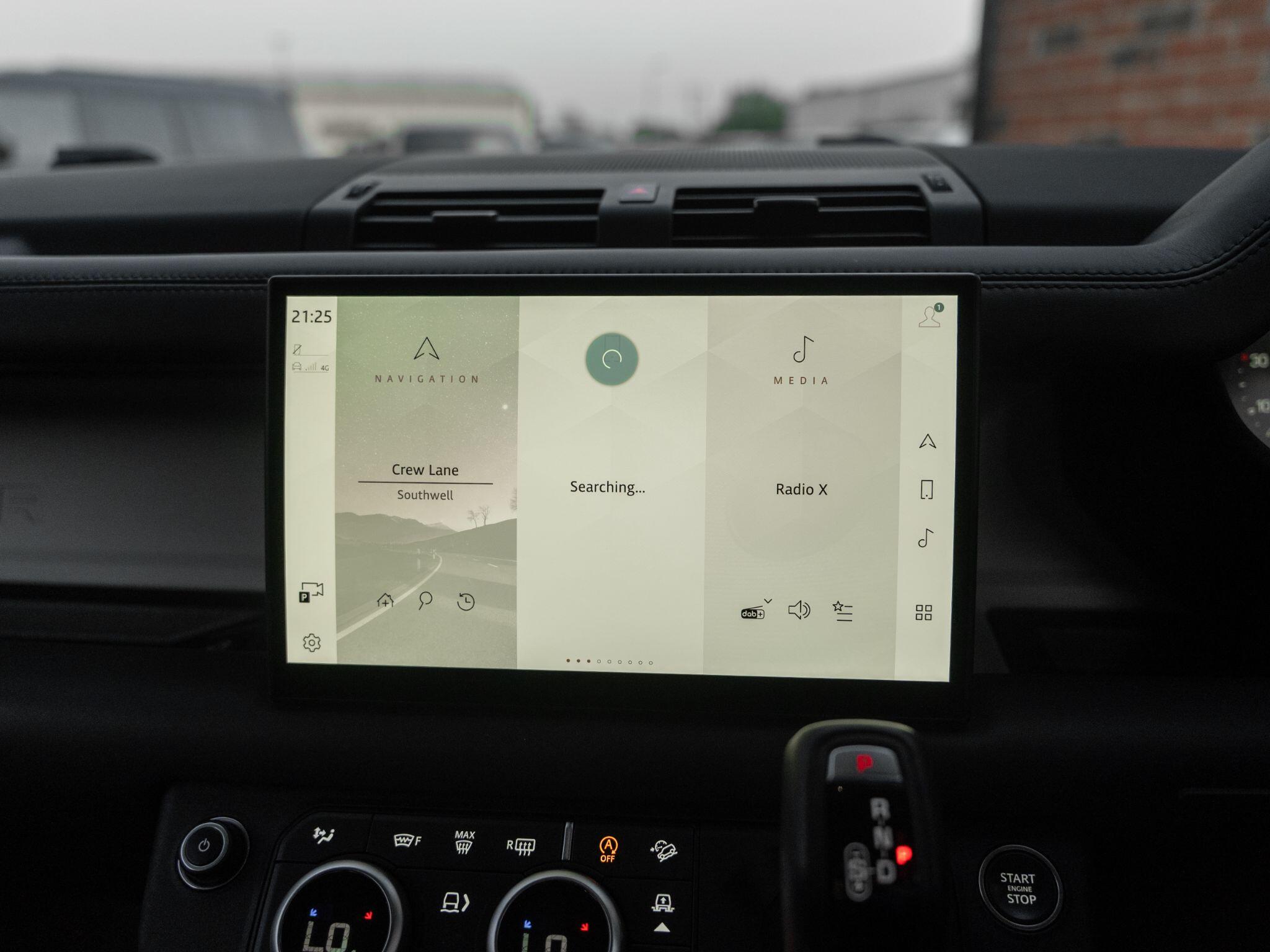 Land Rover Defender 90 view 58