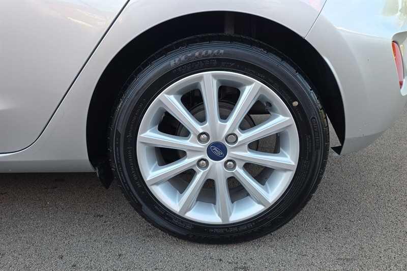 Ford Fiesta view 9