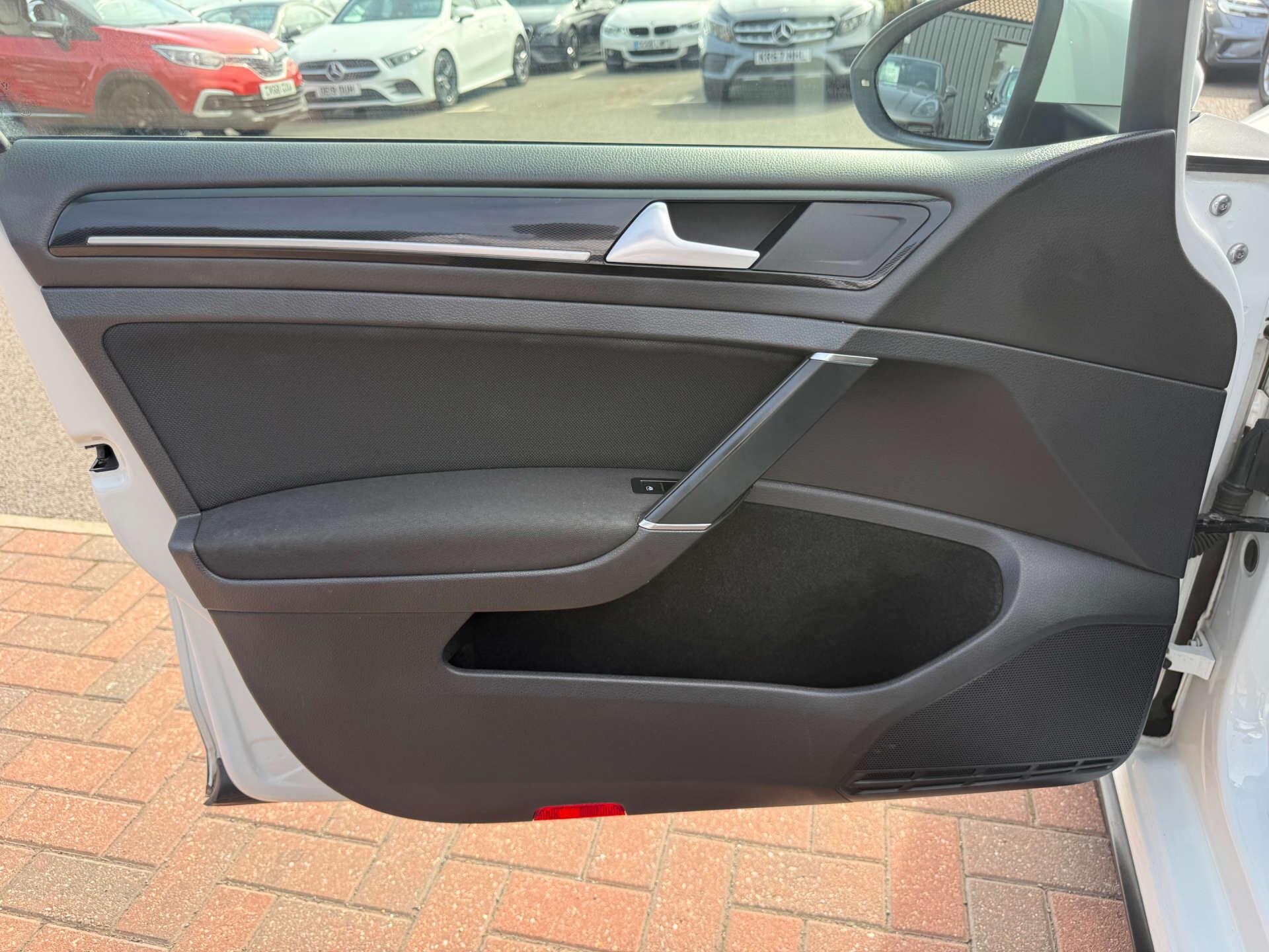 Volkswagen Golf view 80