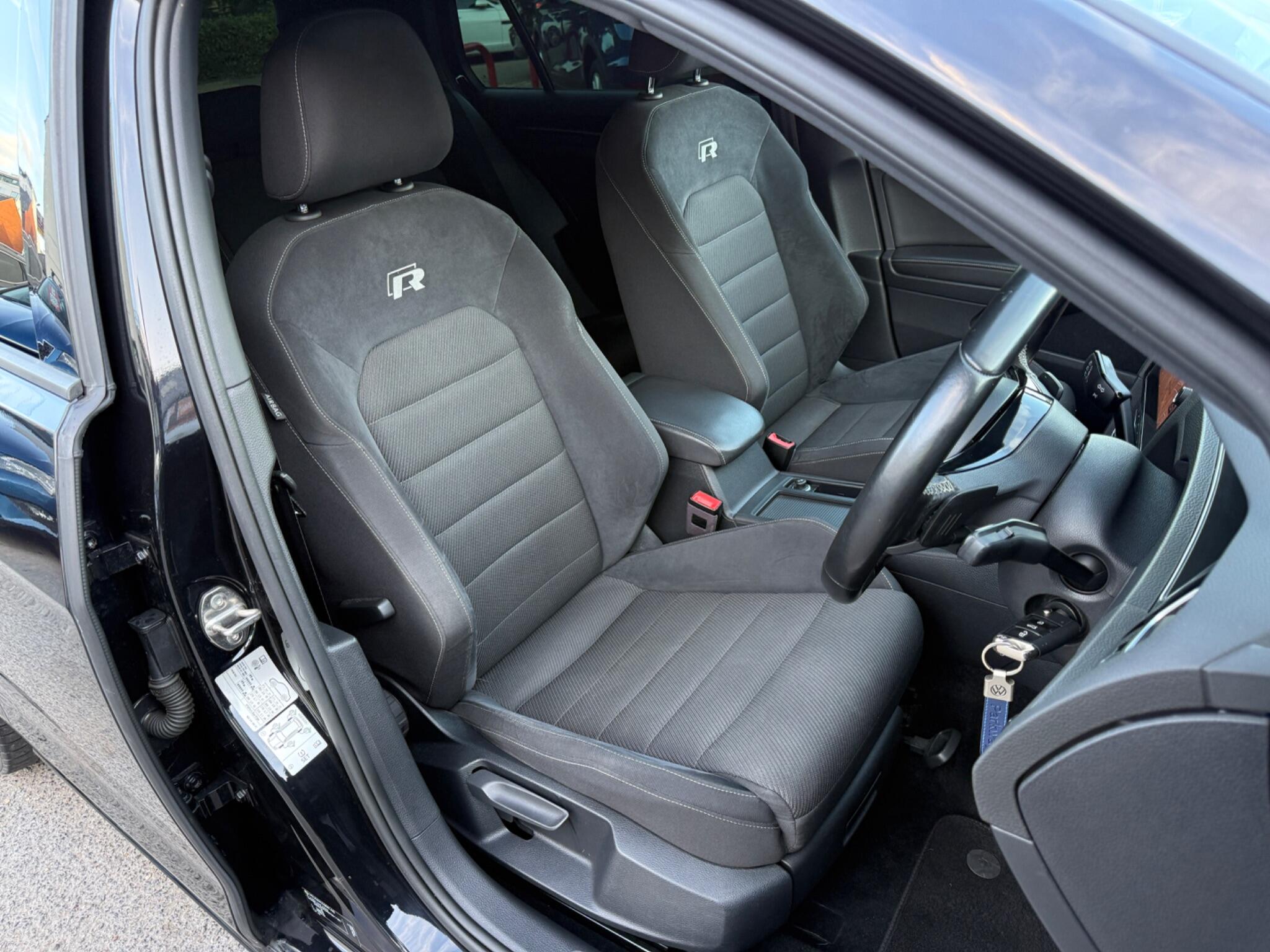 Volkswagen Golf - Image 30